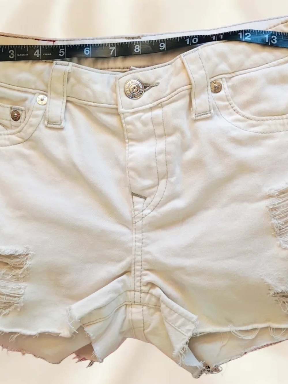True Religion White Raw Hem Denim Shorts - Size 29 Like New